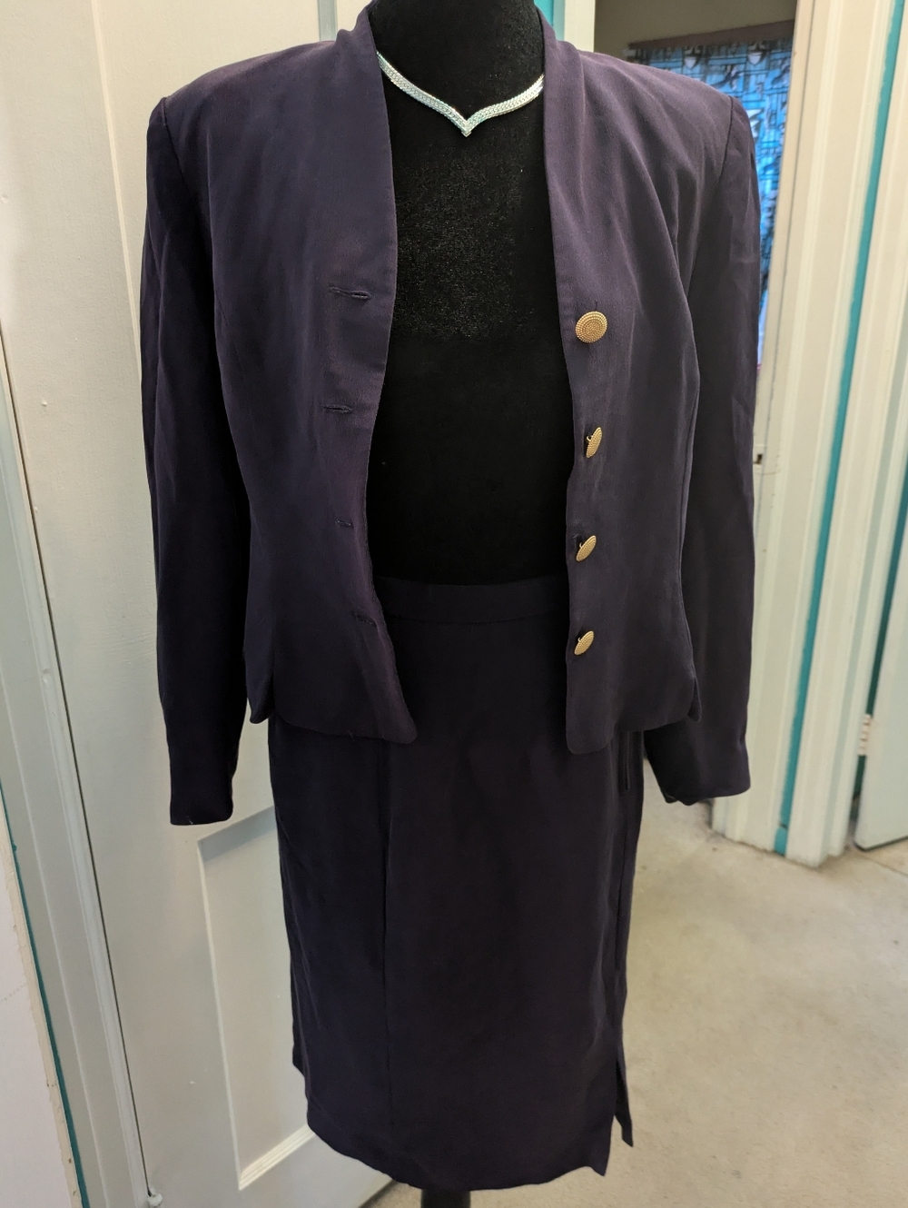 🌟 Vintage Power Move: Navy & Gold Skirt Suit